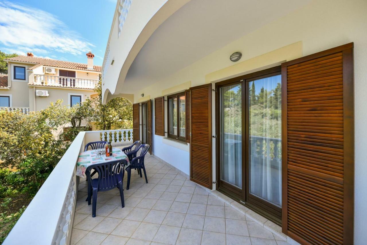 Apartments Mrva Ugljan Exterior foto